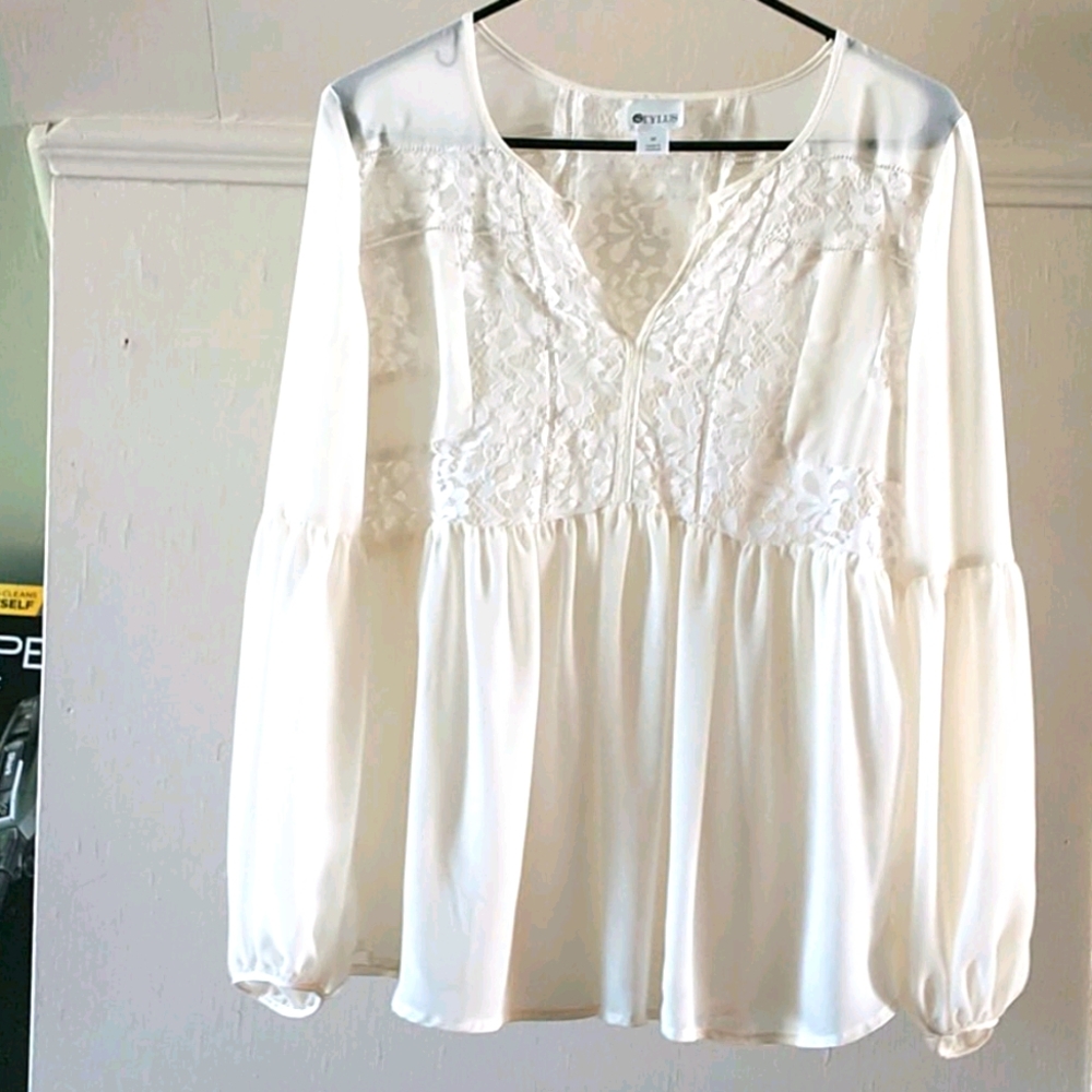 ⚠️5️⃣for💲3️⃣0️⃣⚠️ Lace detailed peasant blouse
